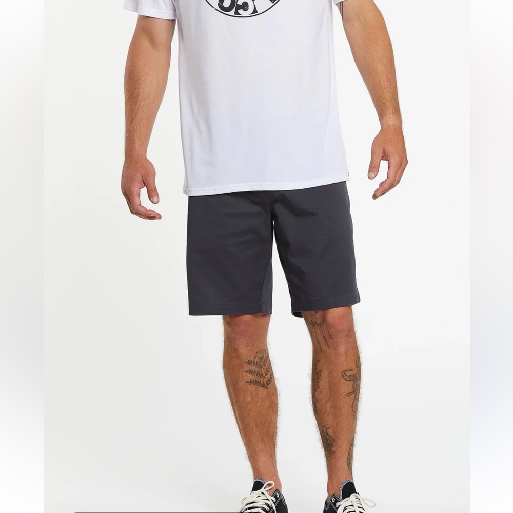 Volcom Mens Frickin Elastic Waist Hybrid Shorts. Size M